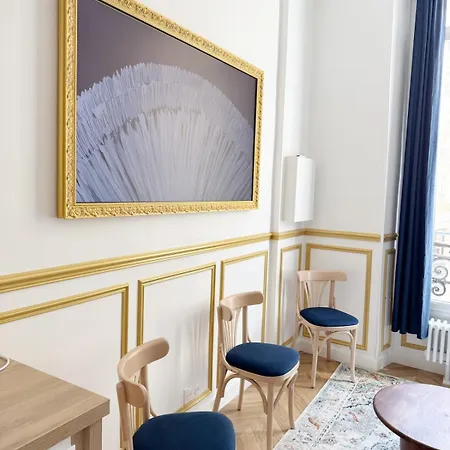 Richelieu Charm Center Of *