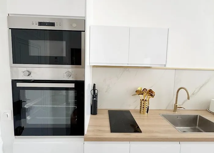 Richelieu Charm Center Of *