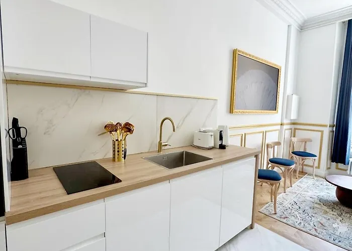 Richelieu Charm Center Of *