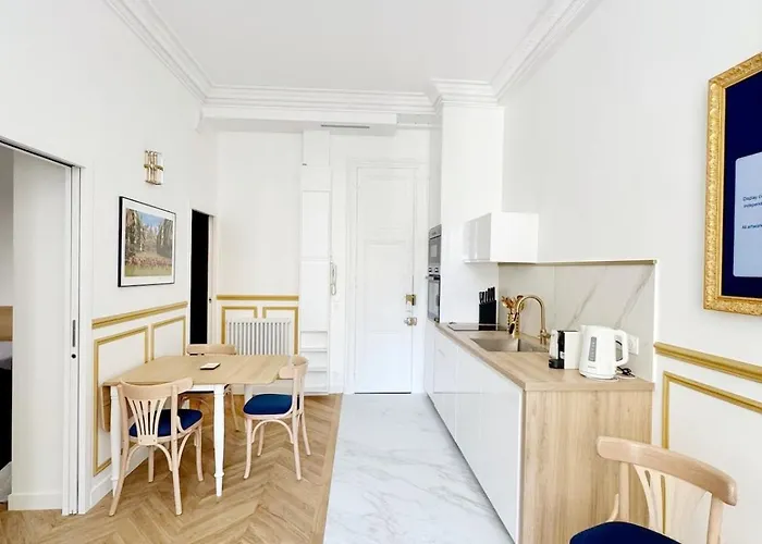 Richelieu Charm Center Of