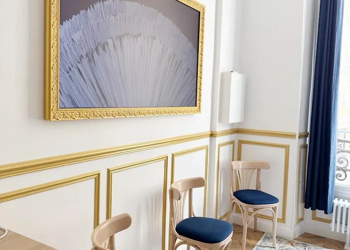 Richelieu Charm Center Of *